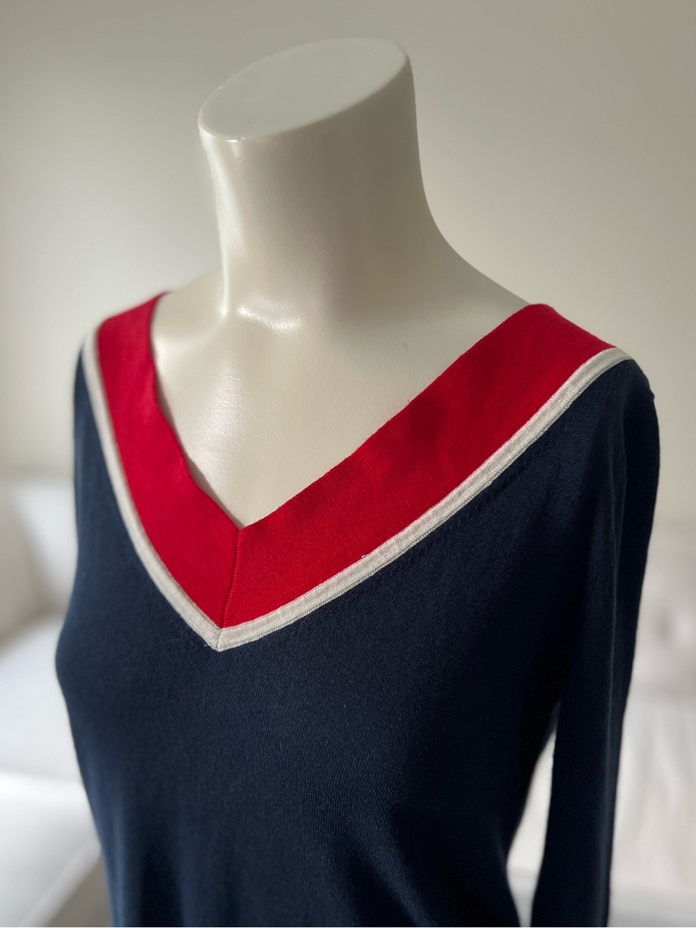 Banana Republic Silk Cashmere V-Neck Sweater XS Navy EUC